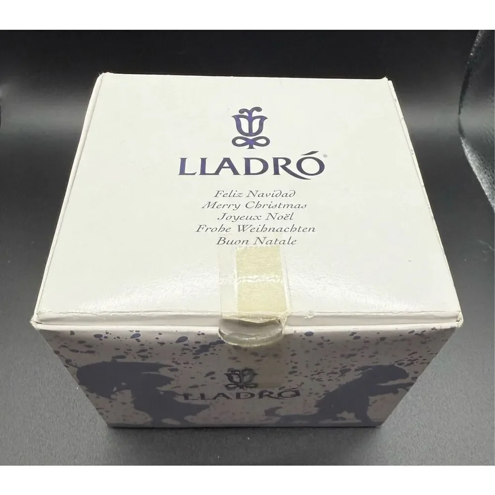 Lladró 1996 Annual Christmas Ball Porcelain Ornament .